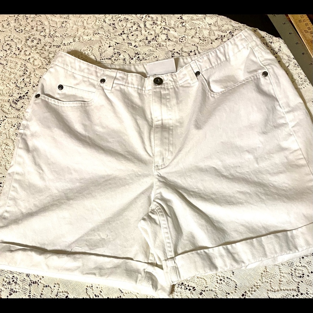 Liz Claiborne White Denim Shorts - 12p